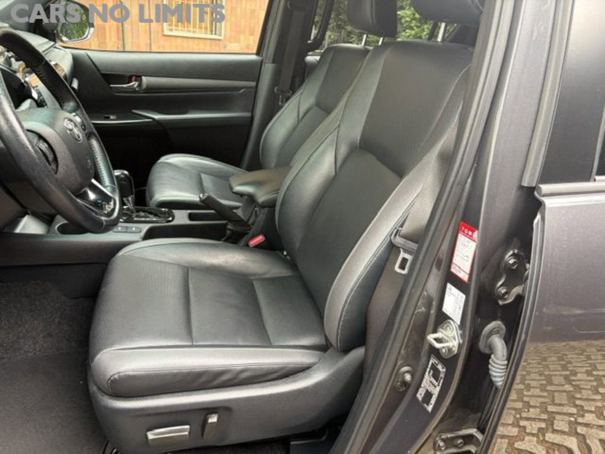Toyota Hilux 2.D-4D A/T 4WD porte Double Cab Invincible (11)