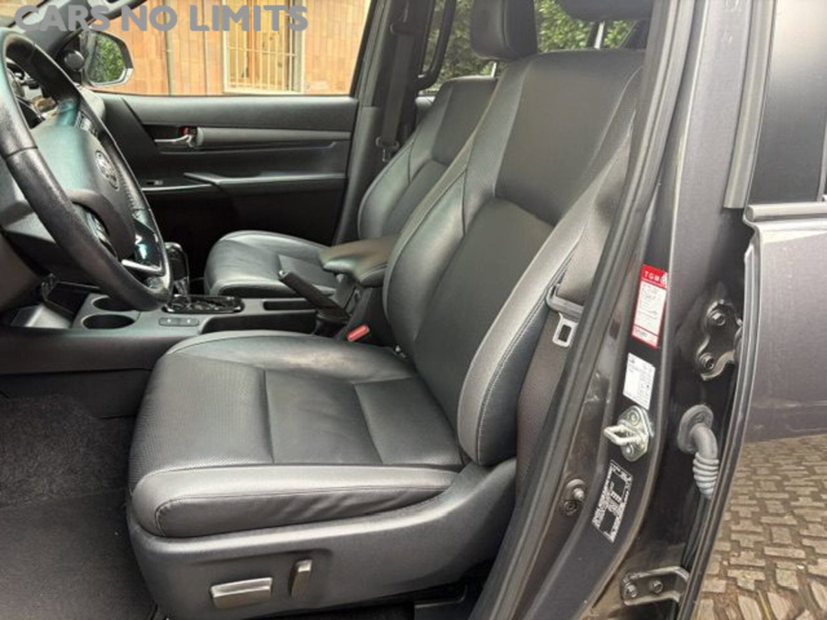 Toyota Hilux 2.D-4D A/T 4WD porte Double Cab Invincible (4)