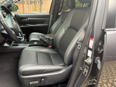 Toyota Hilux 2.D-4D A/T 4WD porte Double Cab Invincible (4)