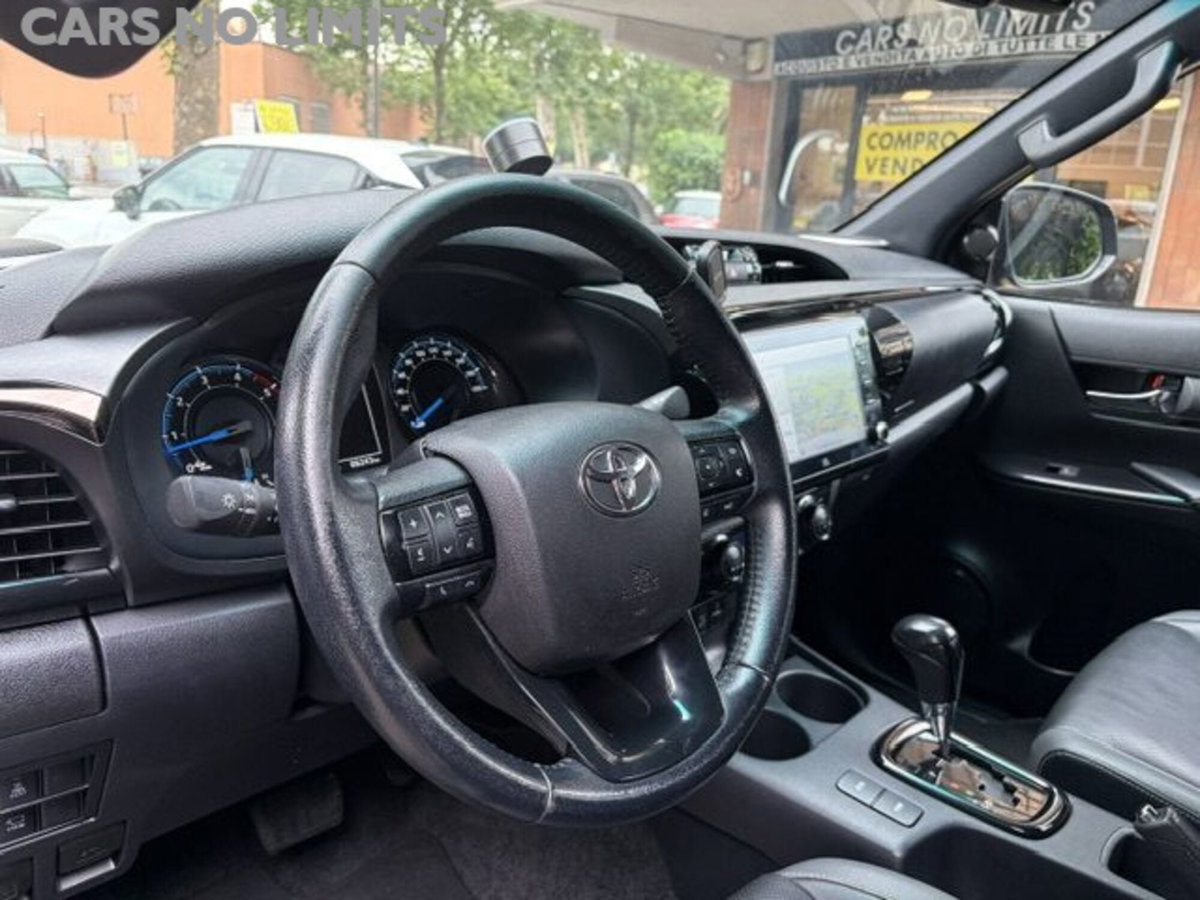 Toyota Hilux 2.D-4D A/T 4WD porte Double Cab Invincible (7)