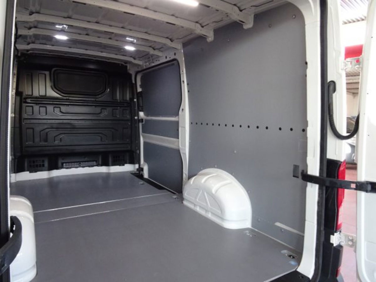 Volkswagen Veicoli Commerciali Crafter Furgone 30 2.0 TDI 140CV PM-TM Furgone Business (14)