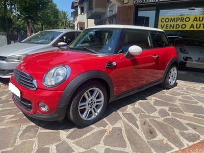MINI Mini 1.6 16V Cooper D (2)