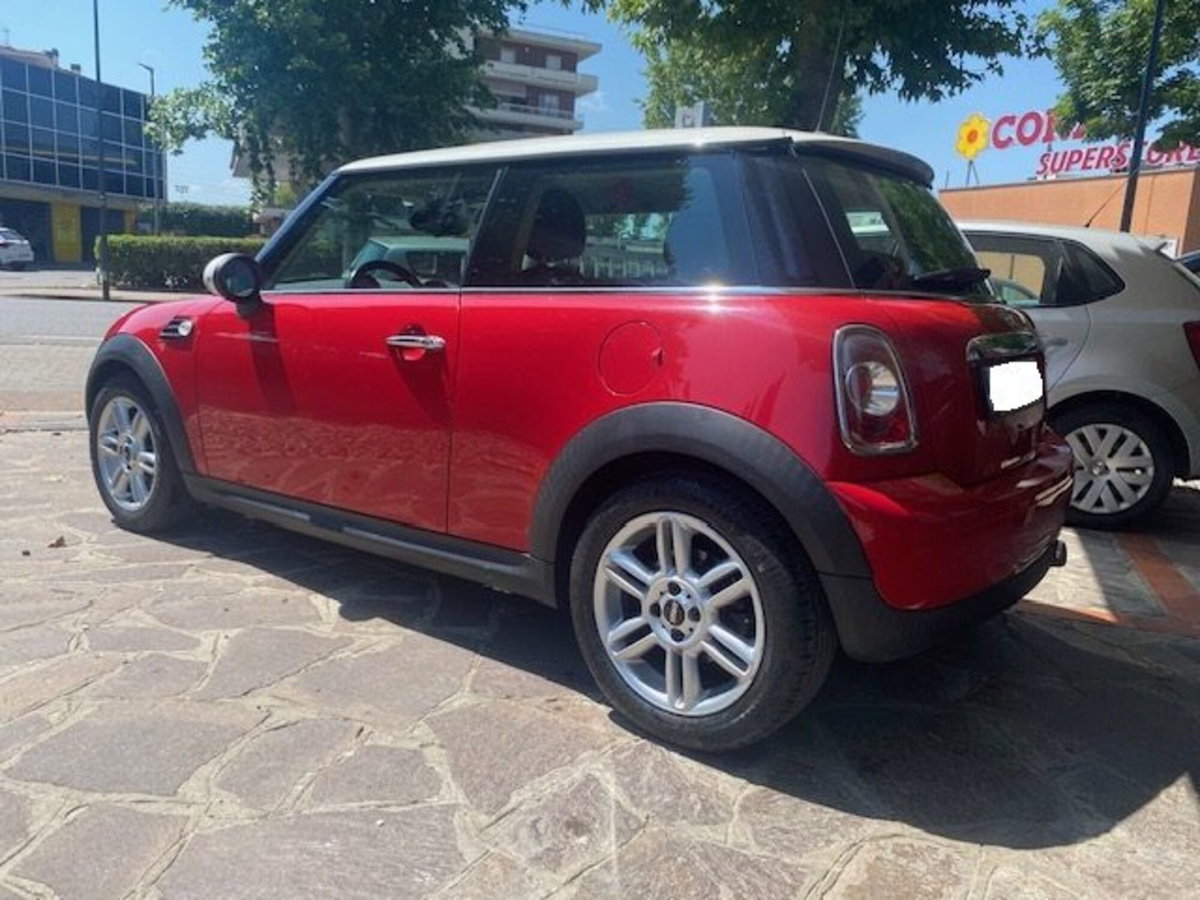 MINI Mini 1.6 16V Cooper D (3)