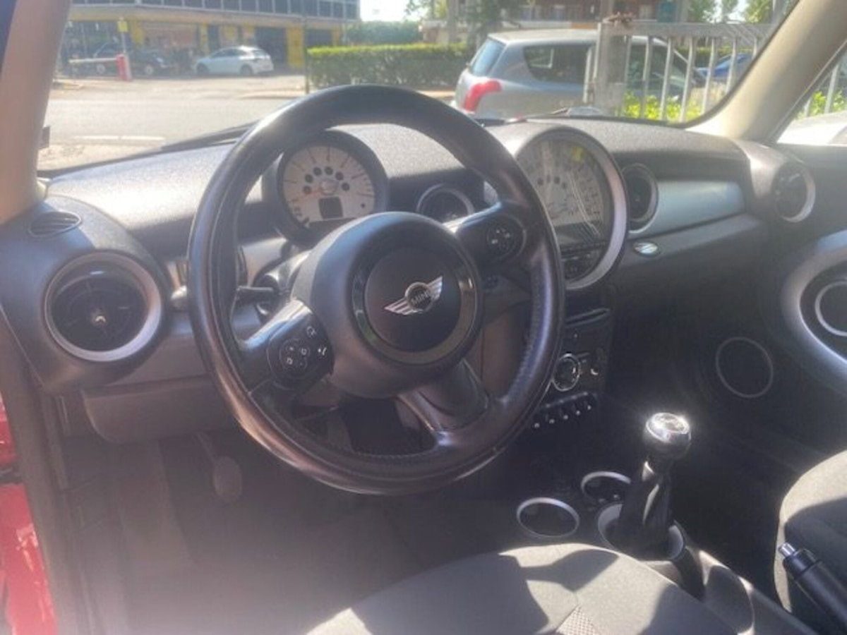 MINI Mini 1.6 16V Cooper D (6)