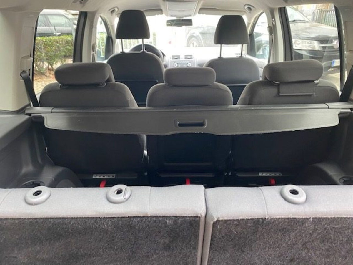 Volkswagen Touran 1.6 TDI Trendline (11)