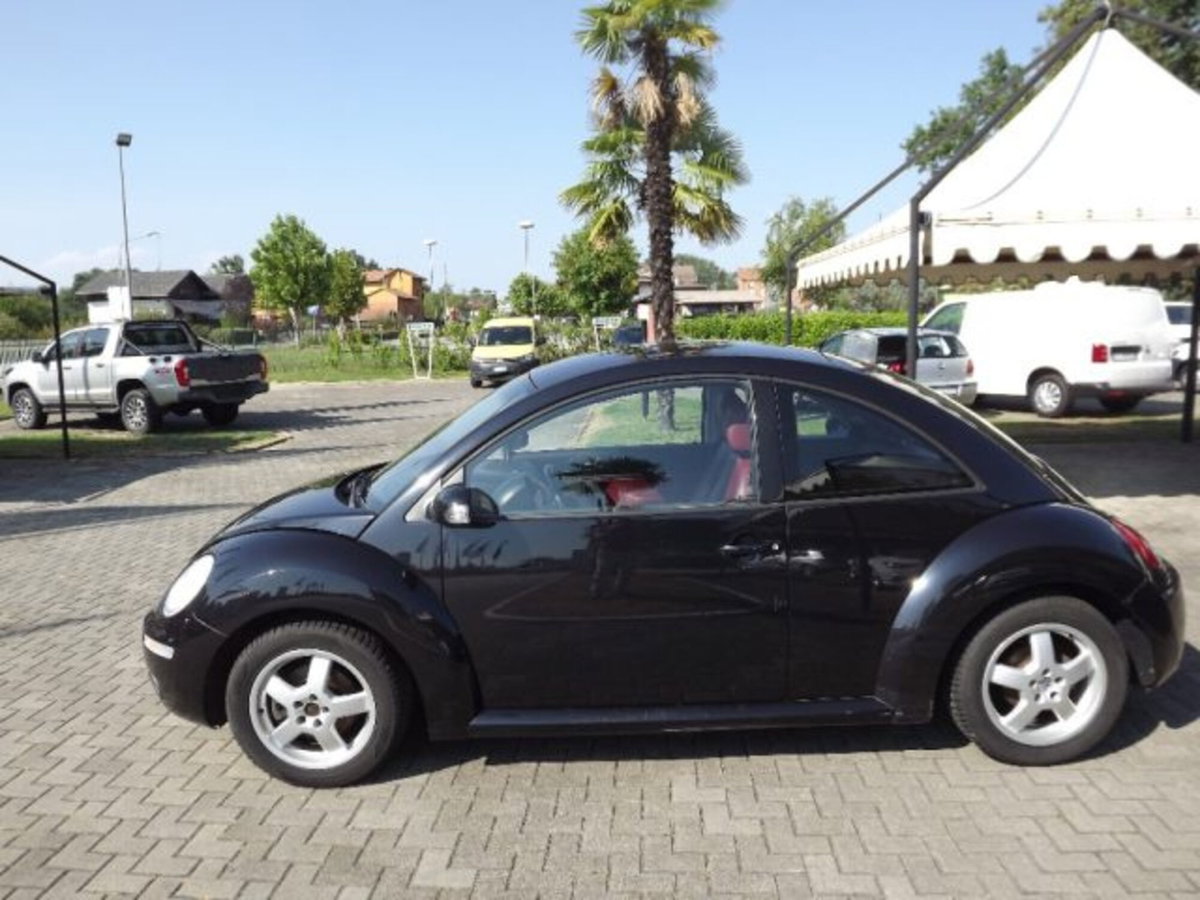 Volkswagen New Beetle 1.6 (3)