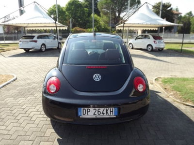 Volkswagen New Beetle 1.6 (5)