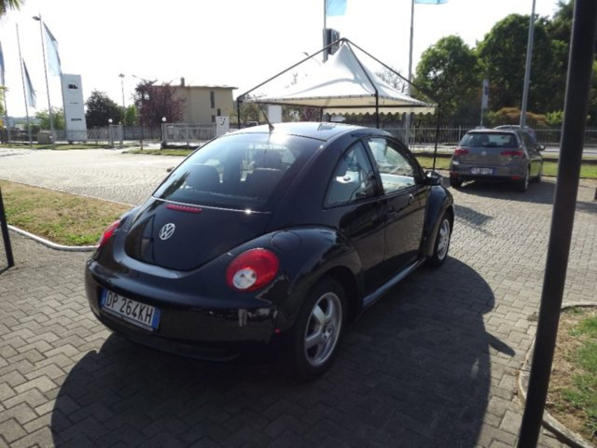 Volkswagen New Beetle 1.6 (6)