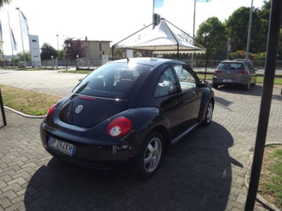 Volkswagen New Beetle 1.6 (6)