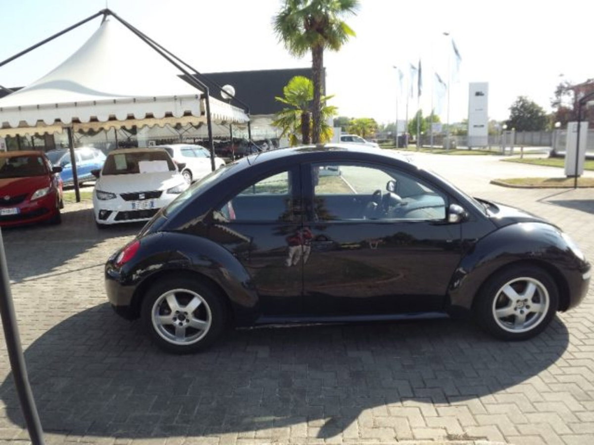 Volkswagen New Beetle 1.6 (8)
