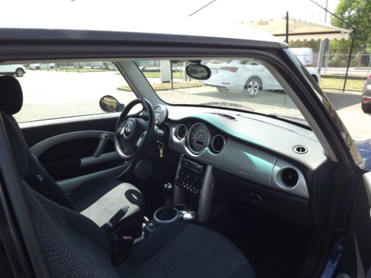 MINI Mini 1.6 16V Cooper (10)
