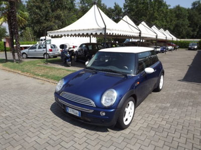 MINI Mini 1.6 16V Cooper (2)