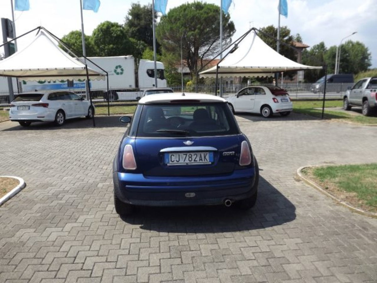 MINI Mini 1.6 16V Cooper (5)