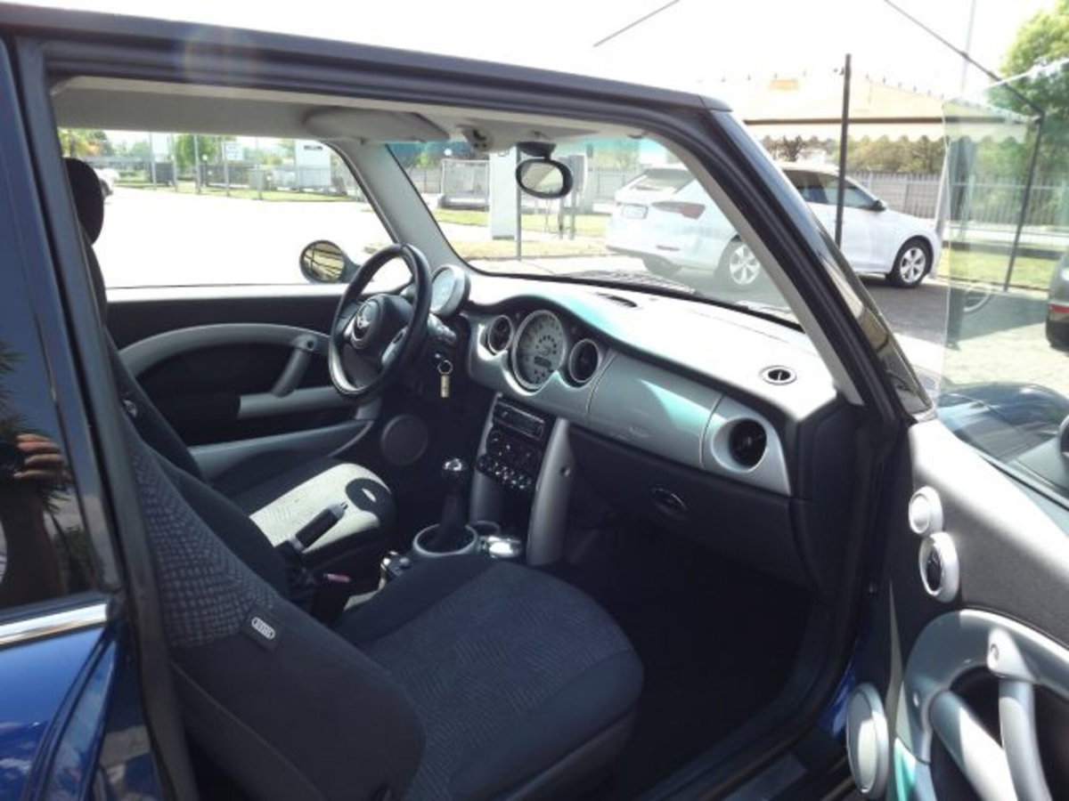 MINI Mini 1.6 16V Cooper (9)