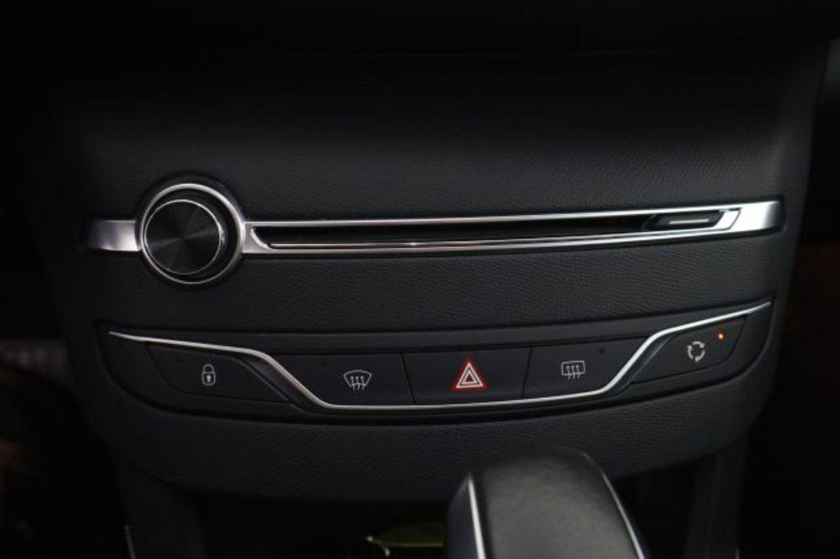 Peugeot 308 BlueHDi 120 S&S EAT6 Allure (10)