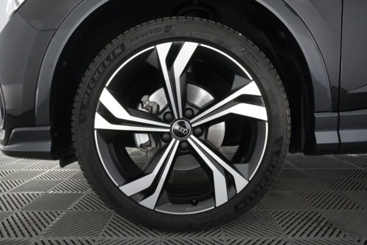 Audi Q3 Sportback 35 2.0 tdi Identity Black s-tronic (8)