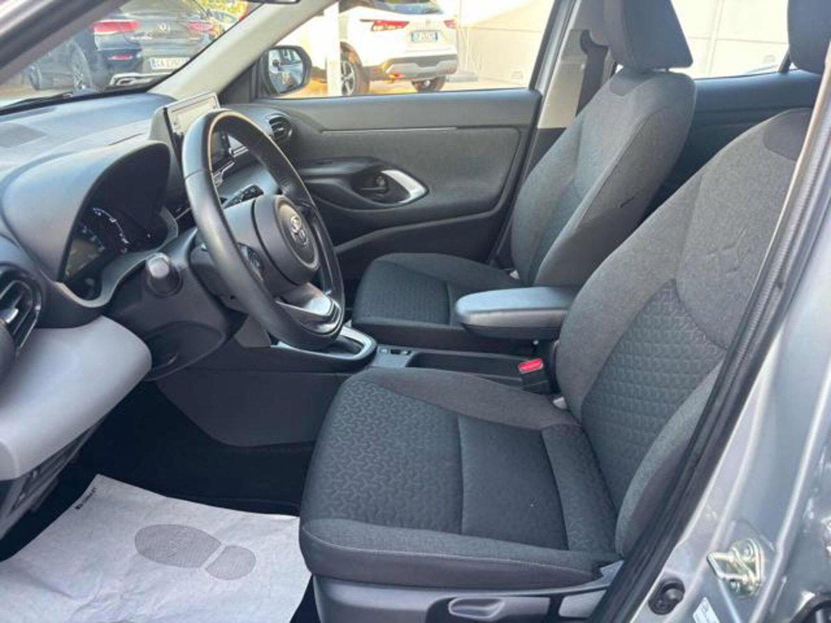 Toyota Yaris Cross 1.5h GR Sport Black Sky fwd 116cv e-cvt (11)