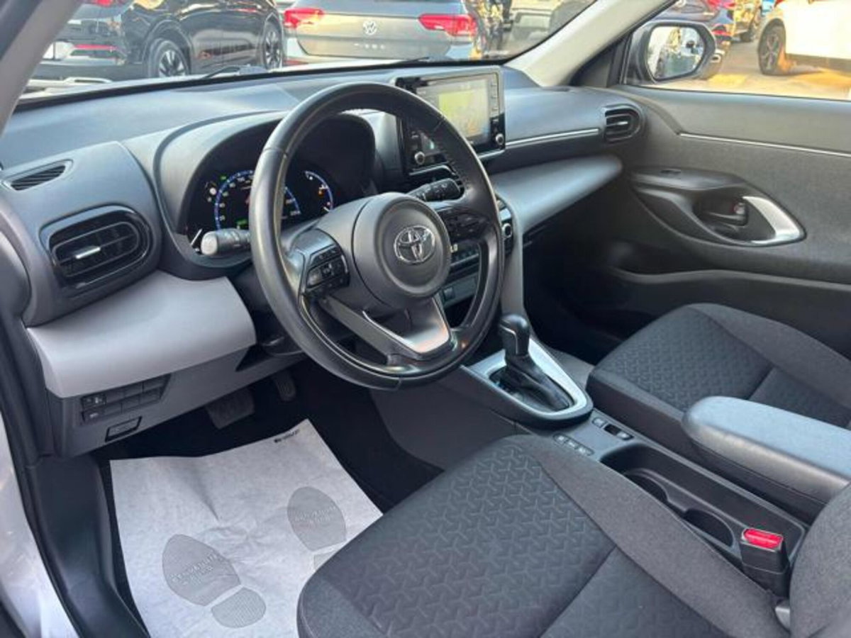 Toyota Yaris Cross 1.5h GR Sport Black Sky fwd 116cv e-cvt (12)