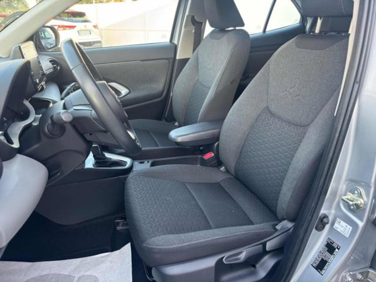 Toyota Yaris Cross 1.5h GR Sport Black Sky fwd 116cv e-cvt (14)