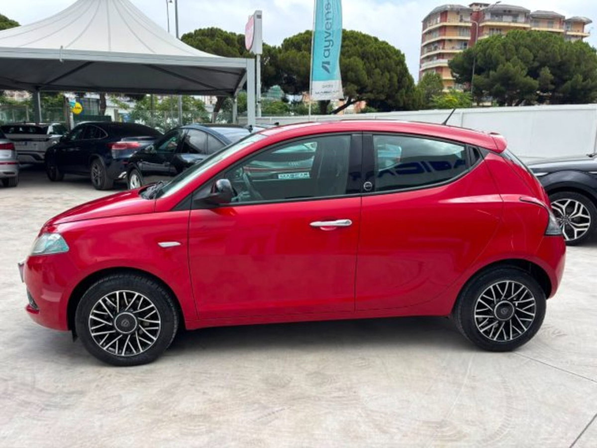 Lancia Ypsilon 1.2 69 CV 5 porte GPL Ecochic Gold (4)