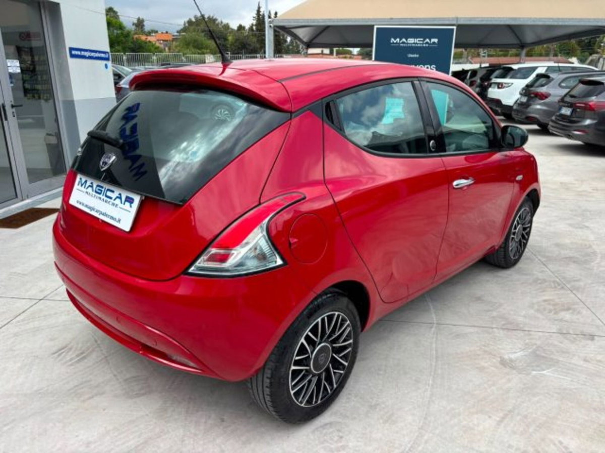 Lancia Ypsilon 1.2 69 CV 5 porte GPL Ecochic Gold (6)