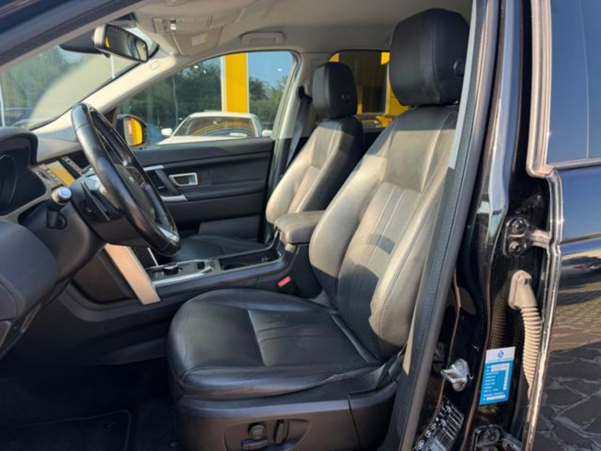 Land Rover Discovery Sport 2.0 TD4 180 CV HSE Luxury (11)