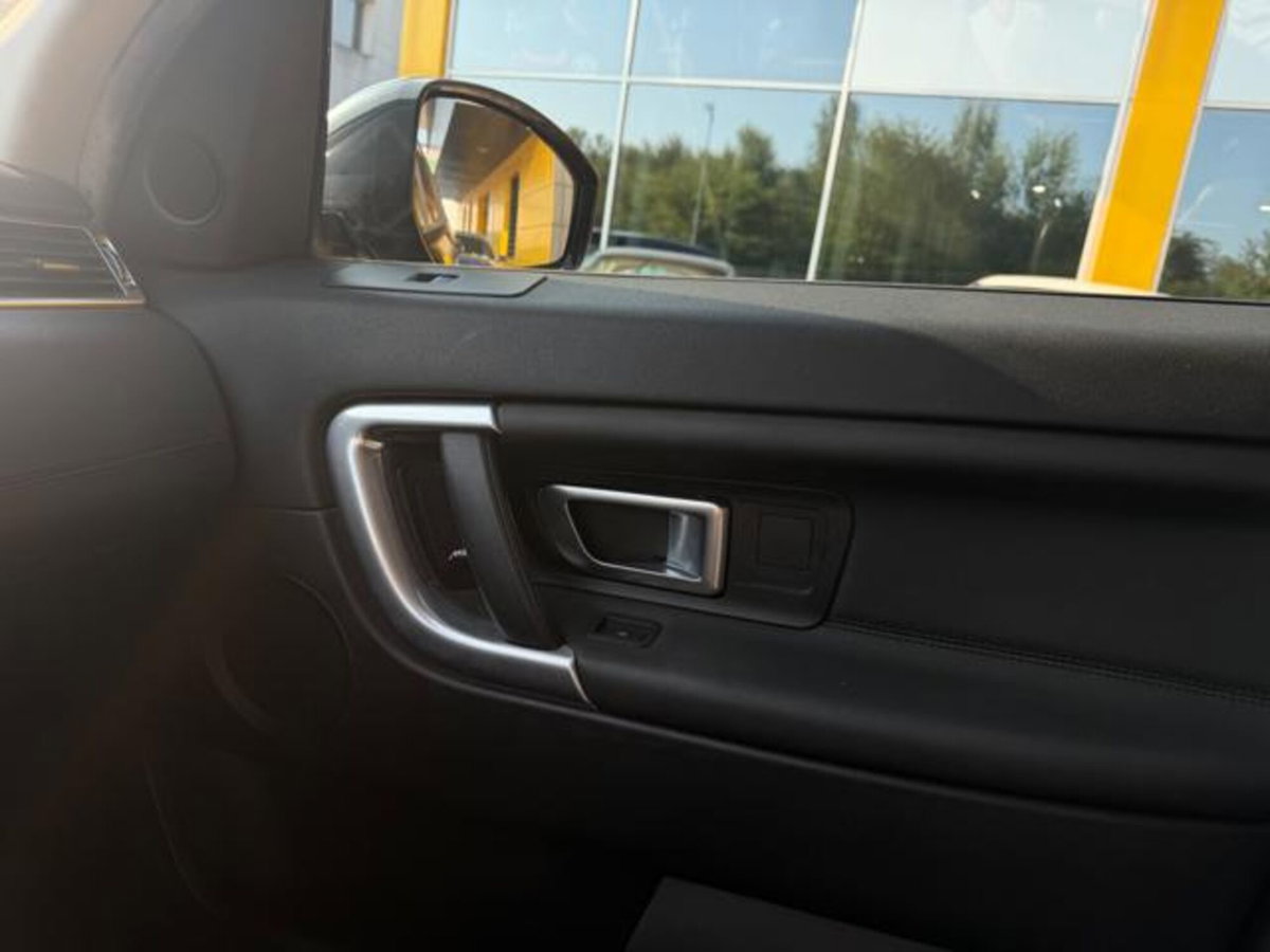 Land Rover Discovery Sport 2.0 TD4 180 CV HSE Luxury (13)