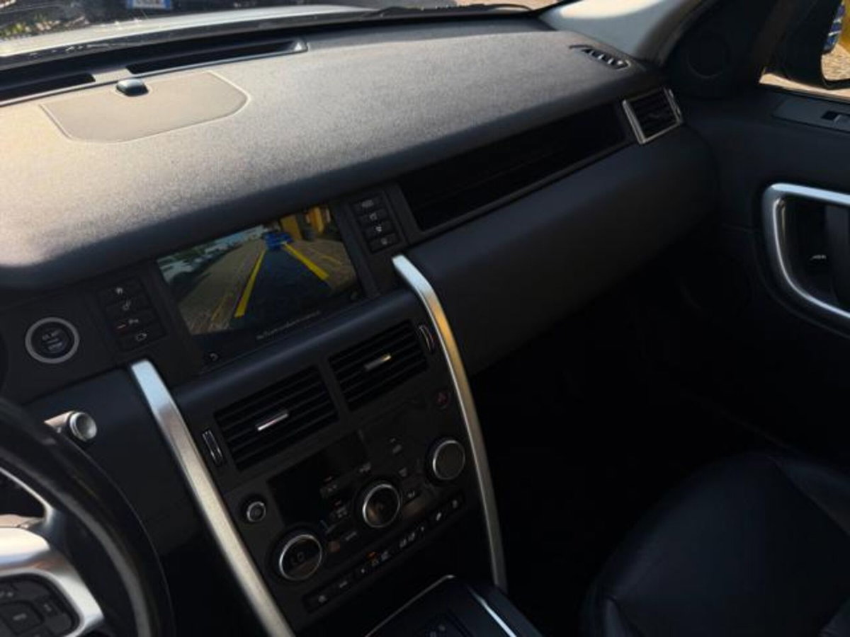 Land Rover Discovery Sport 2.0 TD4 180 CV HSE Luxury (14)
