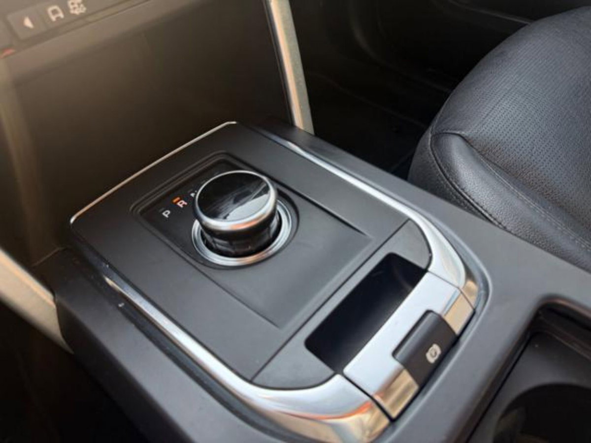 Land Rover Discovery Sport 2.0 TD4 180 CV HSE Luxury (15)