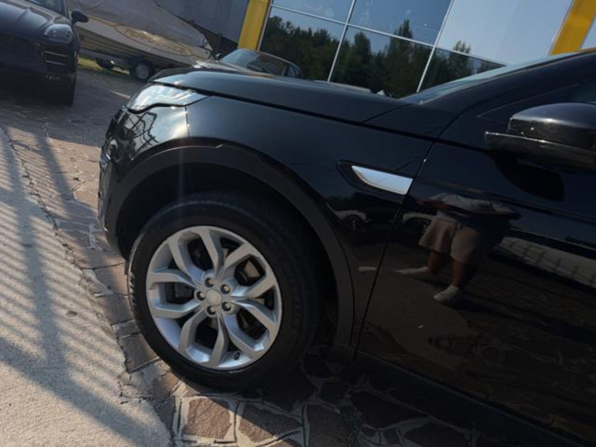 Land Rover Discovery Sport 2.0 TD4 180 CV HSE Luxury (8)