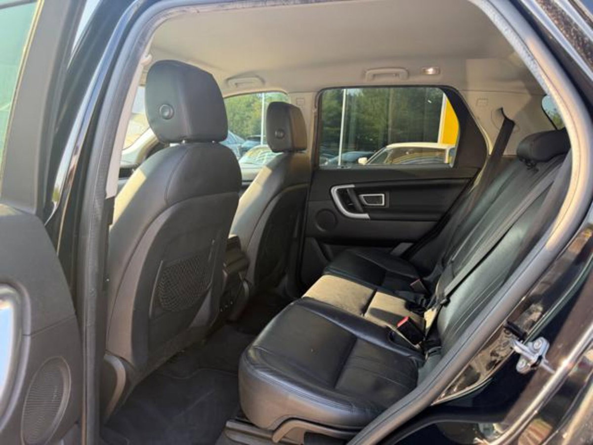 Land Rover Discovery Sport 2.0 TD4 180 CV HSE Luxury (9)