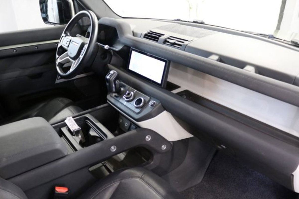 Land Rover Defender 110 3.0d i6 mhev X-Dynamic SE awd 250cv auto (16)