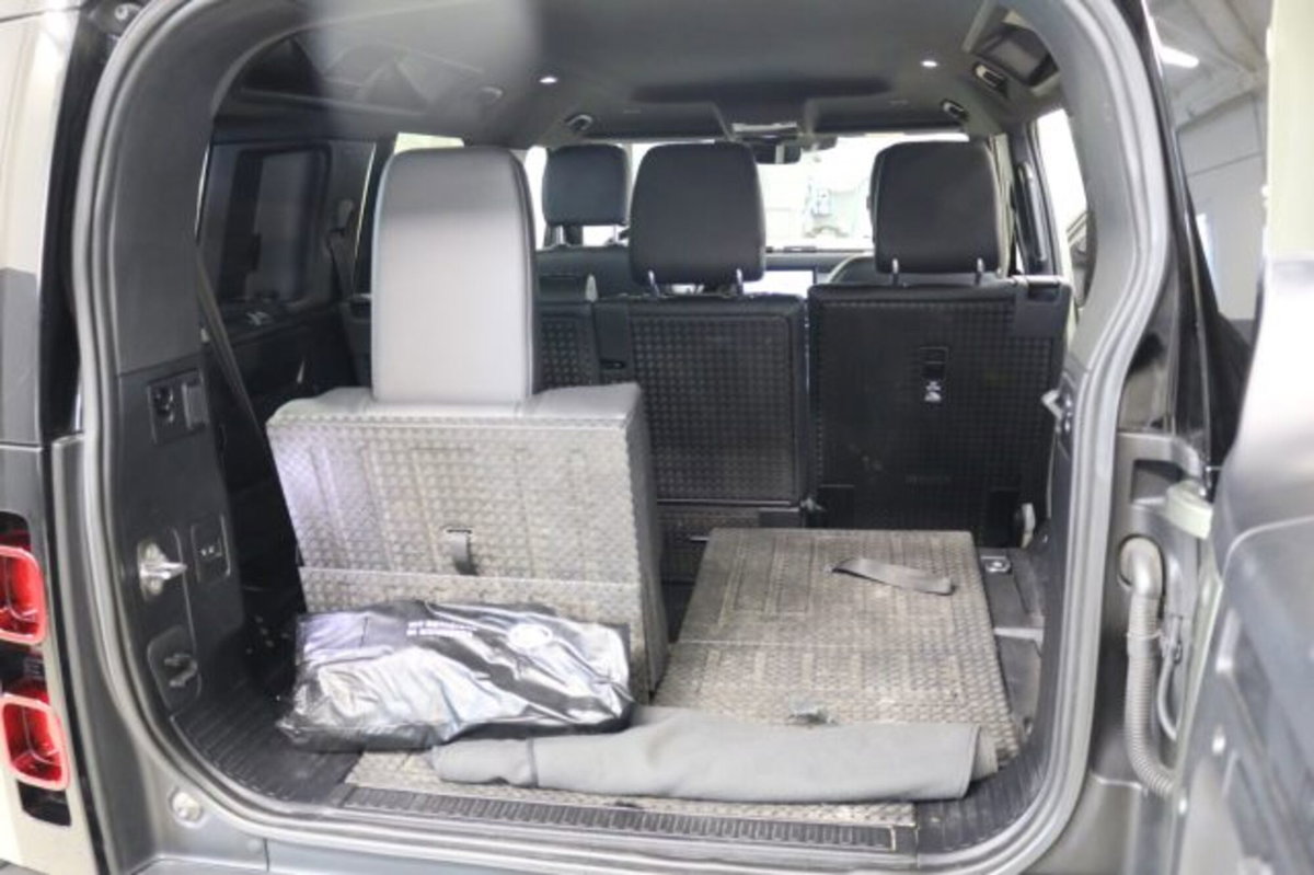 Land Rover Defender 110 3.0d i6 mhev X-Dynamic SE awd 250cv auto (20)