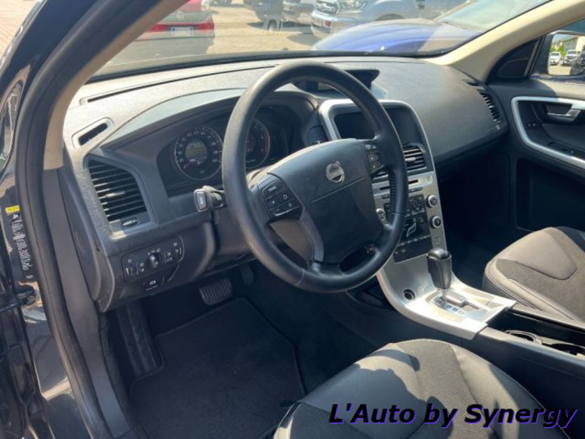 Volvo XC60 2.4 D 163 CV AWD Geartronic Summum (10)
