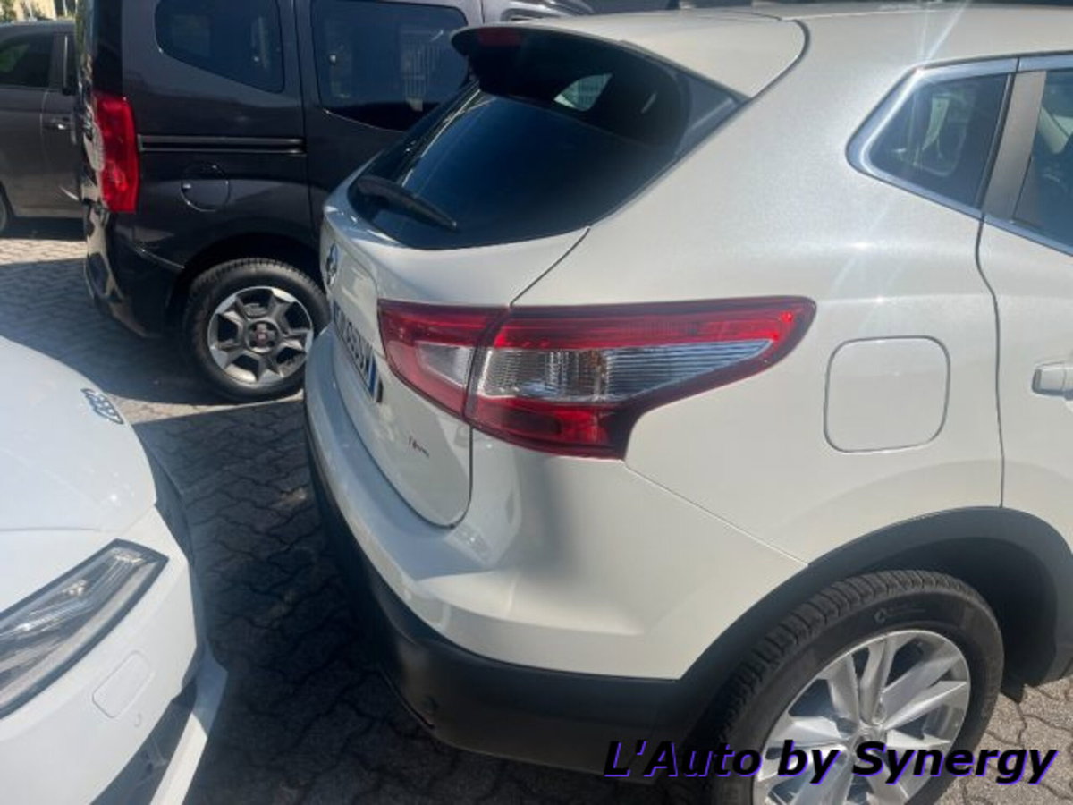 Nissan Qashqai 1.6 dCi 2WD N-Connecta (14)