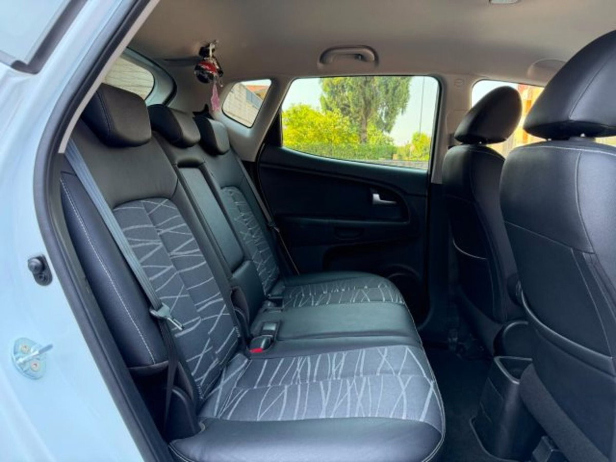 Kia Venga 1.4 EcoGPL Cool (13)