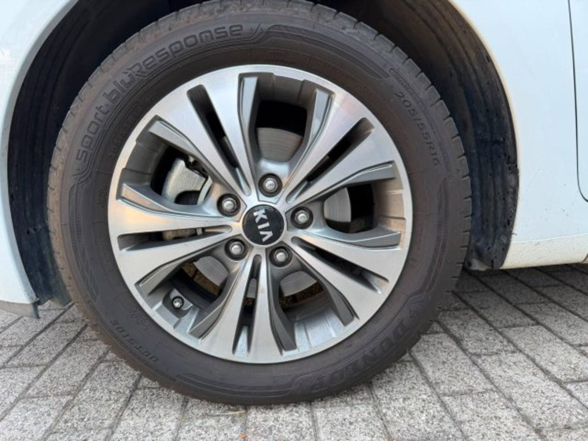 Kia Venga 1.4 EcoGPL Cool (17)