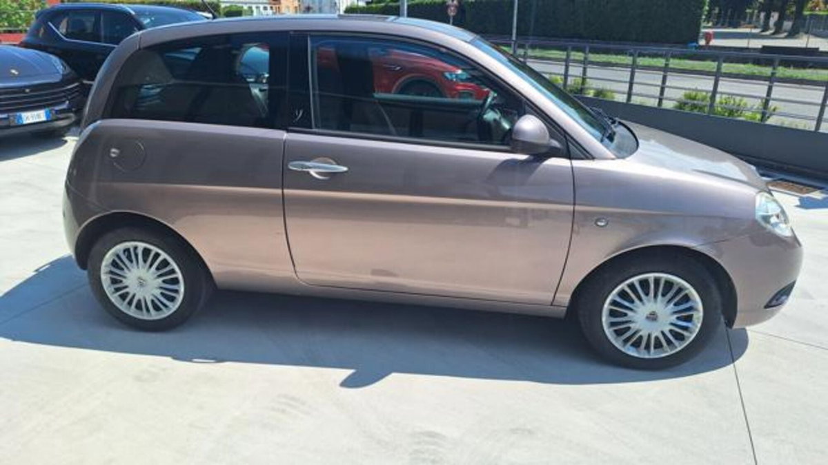 Lancia Ypsilon 1.2 Argento (10)