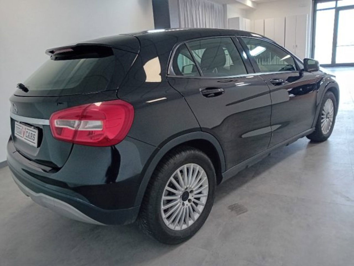 Mercedes-Benz GLA SUV 180 d Business (4)