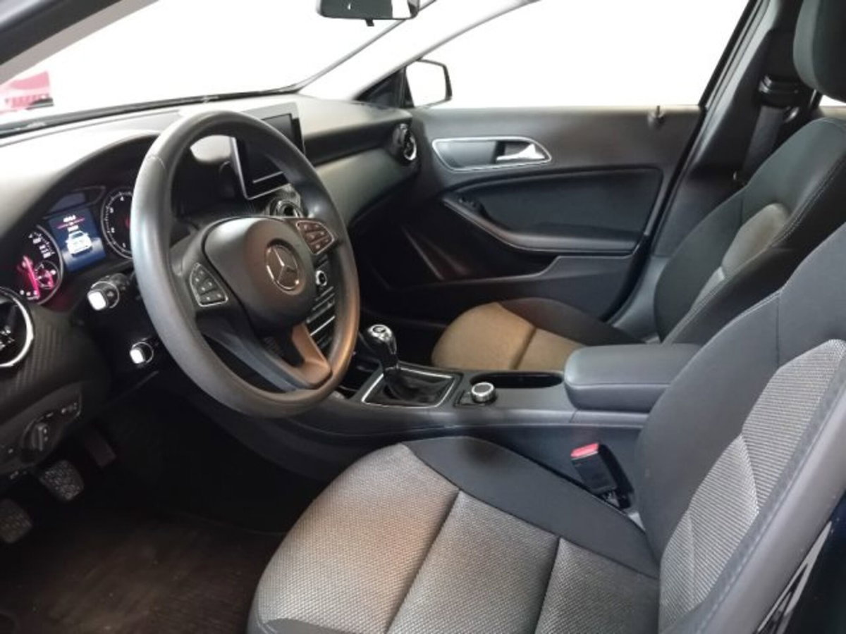 Mercedes-Benz GLA SUV 180 d Business (7)
