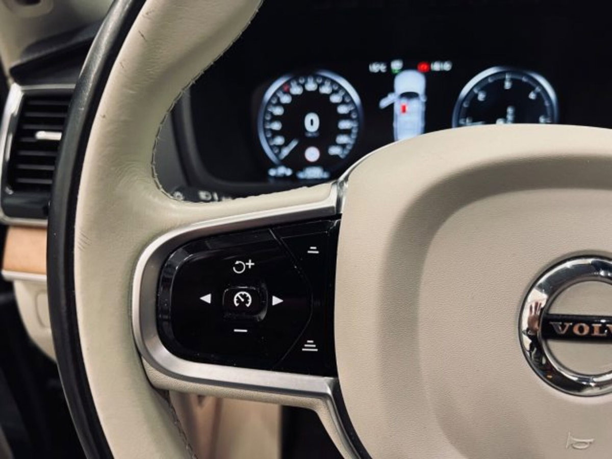 Volvo XC90 B5 (d) AWD Geartronic Inscription (11)