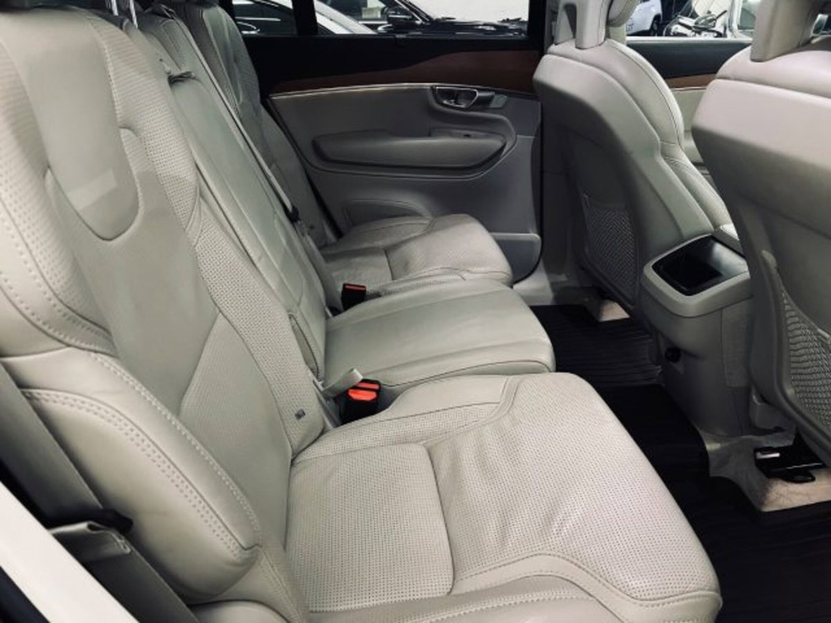 Volvo XC90 B5 (d) AWD Geartronic Inscription (16)
