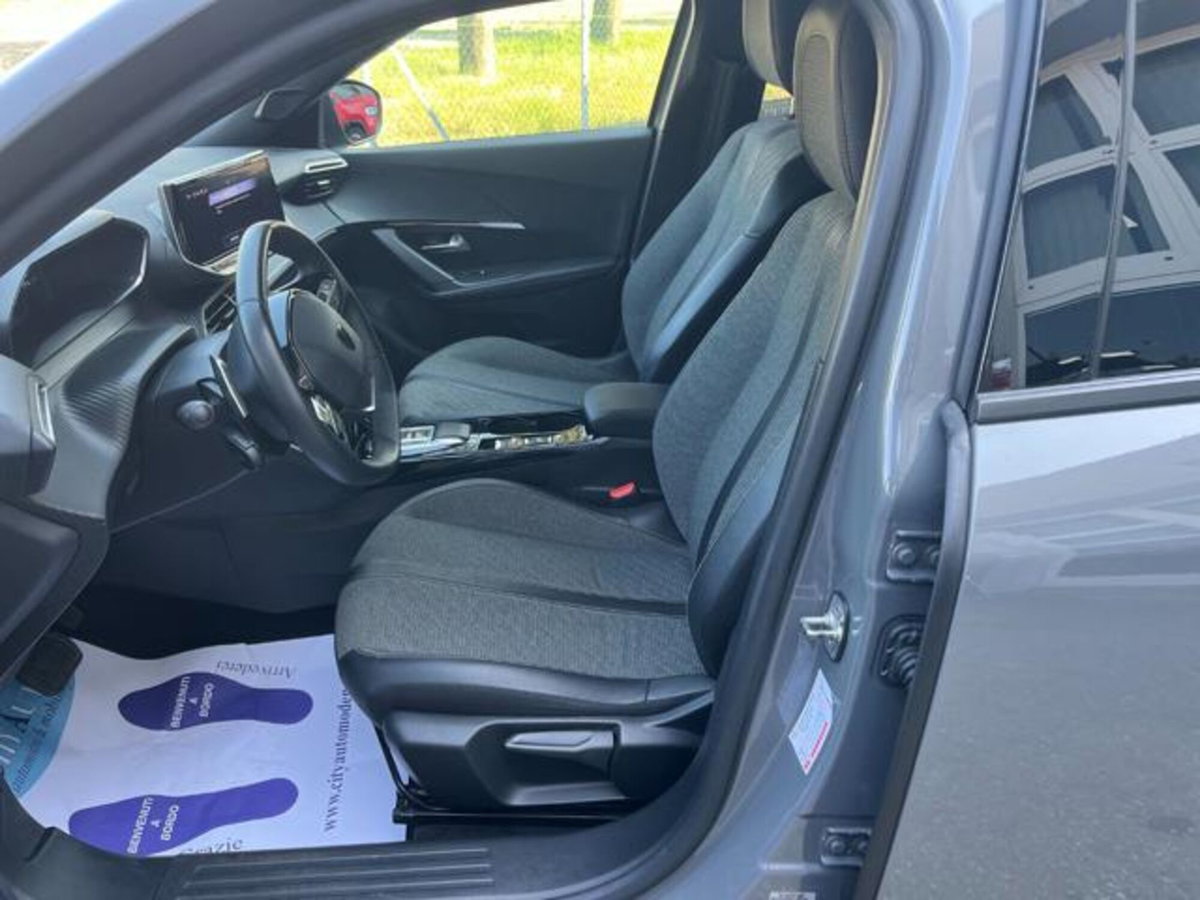Peugeot 2008 PureTech 130 S&S EAT8 Allure Pack (12)