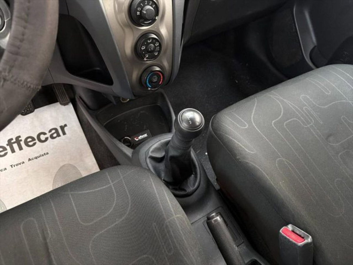Toyota Yaris 1.0 5 porte (10)