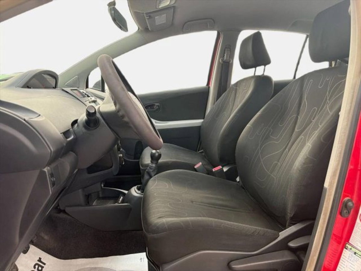 Toyota Yaris 1.0 5 porte (11)
