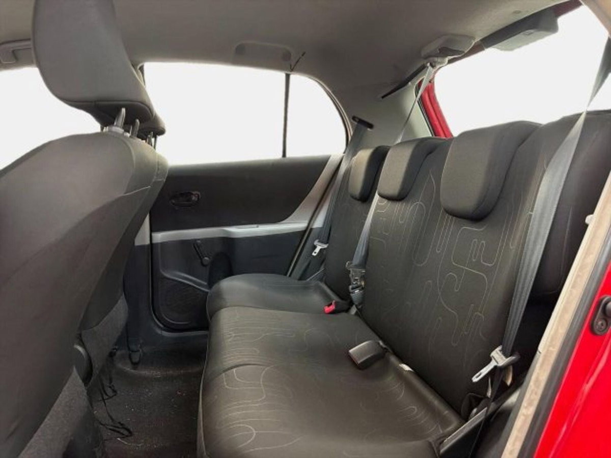 Toyota Yaris 1.0 5 porte (12)