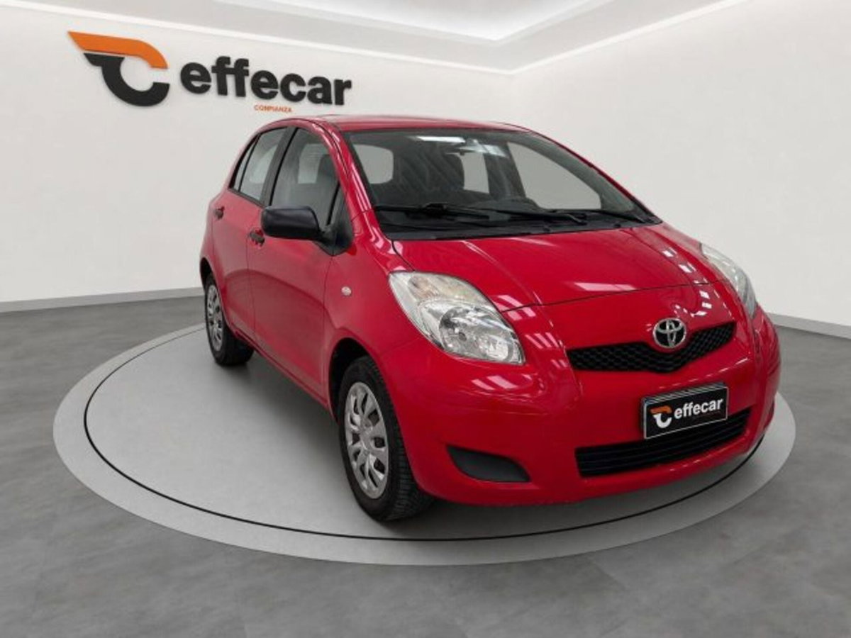 Toyota Yaris 1.0 5 porte (2)