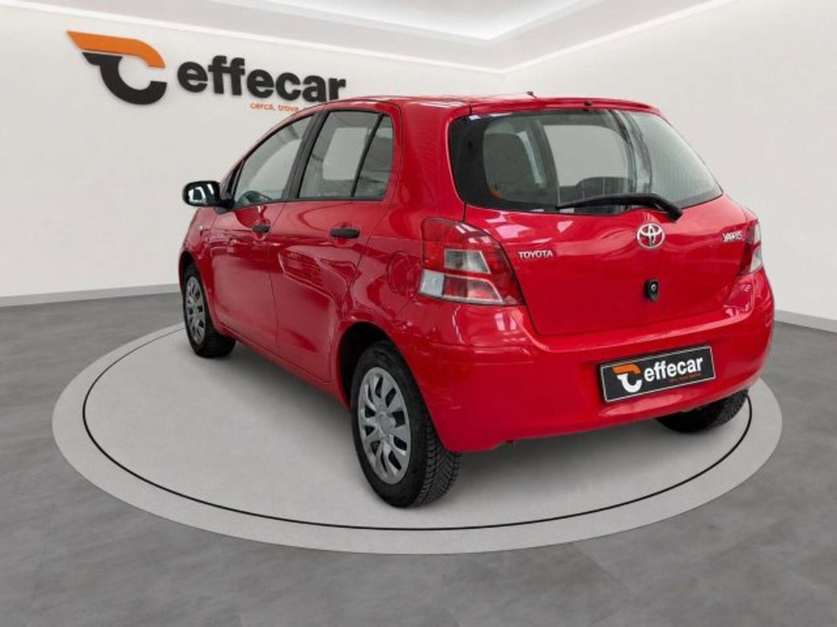 Toyota Yaris 1.0 5 porte (3)