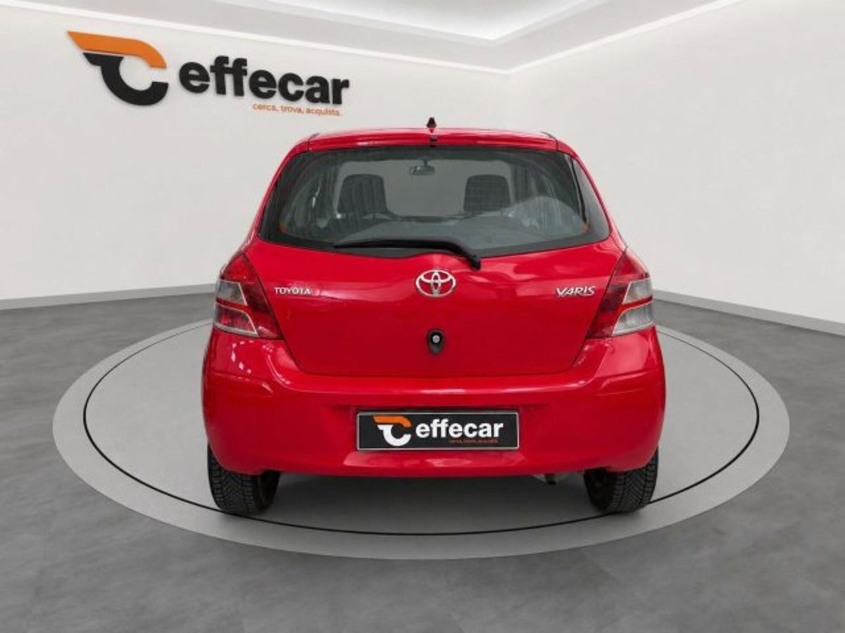 Toyota Yaris 1.0 5 porte (4)