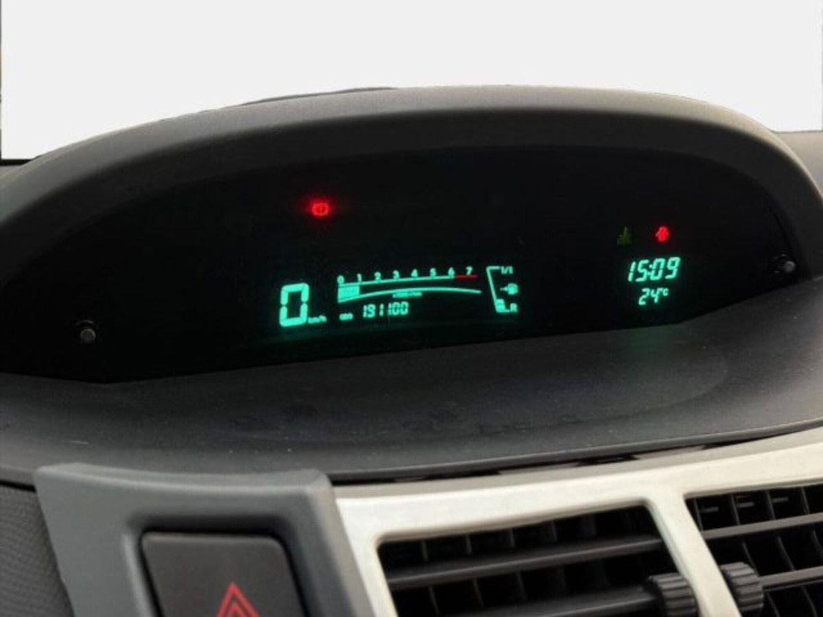Toyota Yaris 1.0 5 porte (8)